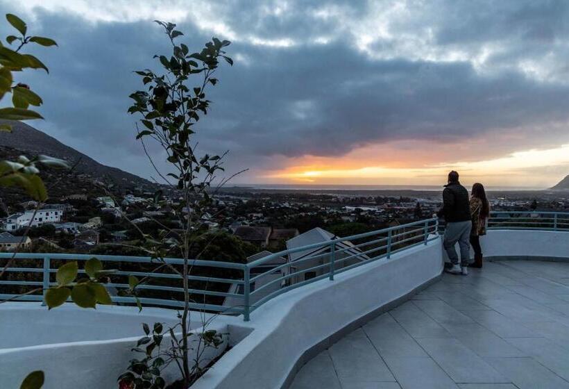 פנסיון Capri Sands Luxury Guest House