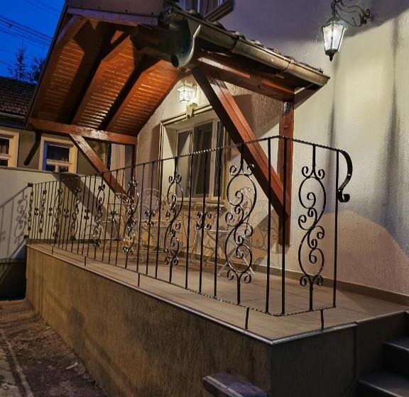 بنسيون Casa Baronului