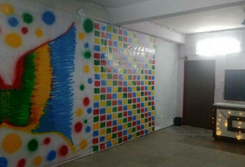 بنسيون Comfy Stays Guest House & Banquet Hall