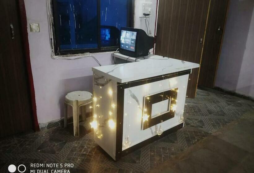 بنسيون Comfy Stays Guest House & Banquet Hall