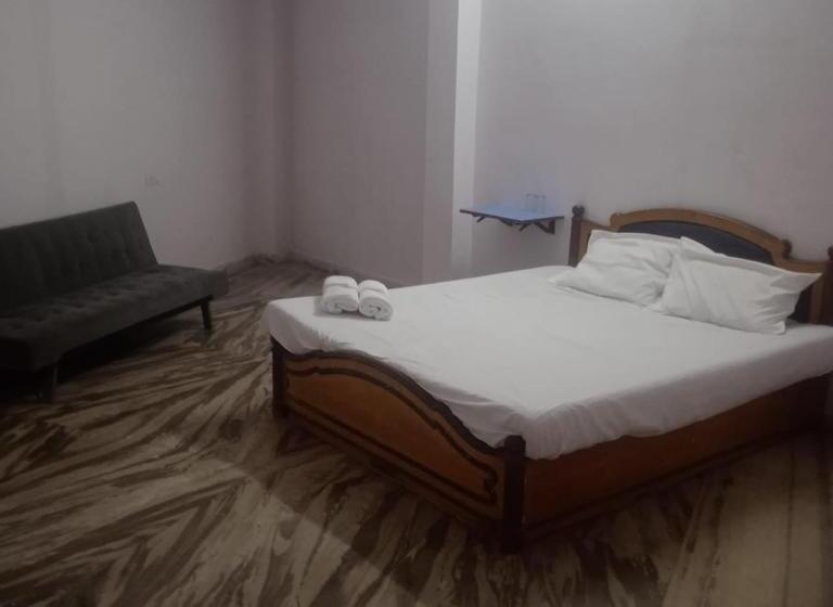 بنسيون Comfy Stays Guest House & Banquet Hall