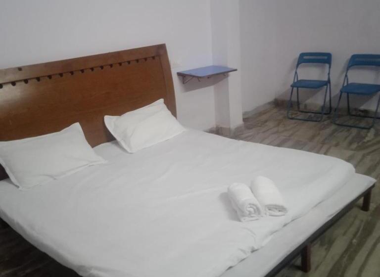 بنسيون Comfy Stays Guest House & Banquet Hall