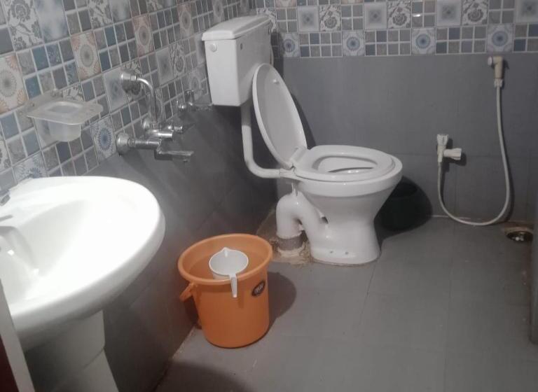 بنسيون Comfy Stays Guest House & Banquet Hall