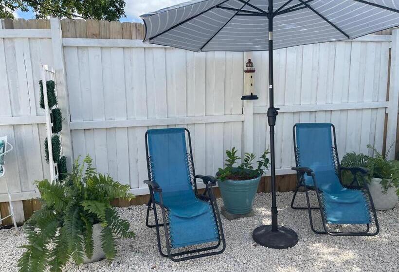 膳宿费 White Rock Studio