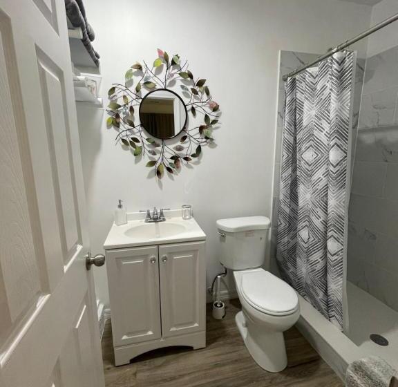 膳宿费 White Rock Studio