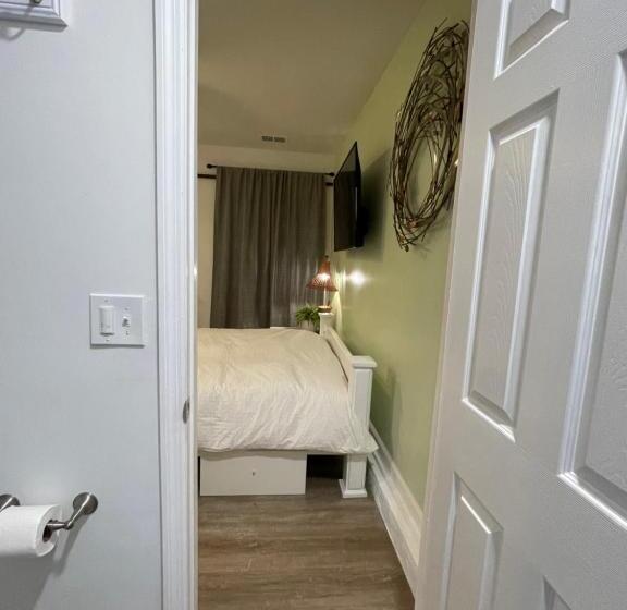 膳宿费 White Rock Studio