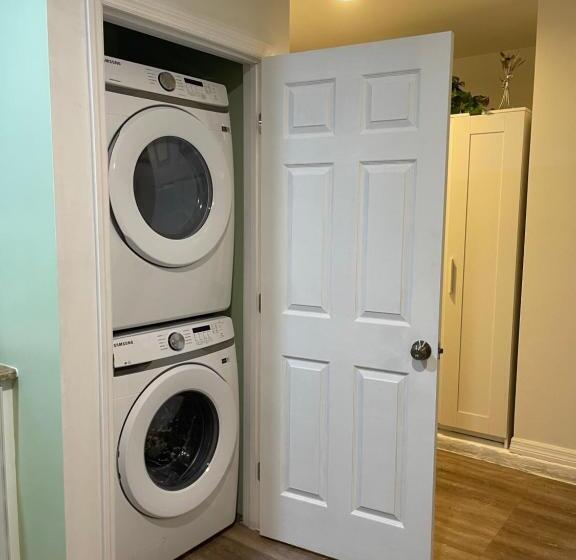 膳宿费 White Rock Studio