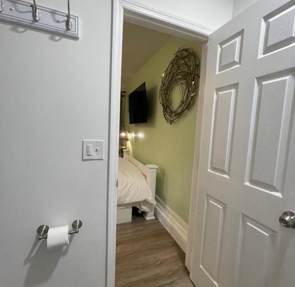 膳宿费 White Rock Studio