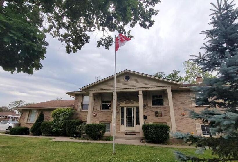 Bed and Breakfast Niagara Falls Villa With Private Pool, Hottub, Water View And Breakfast