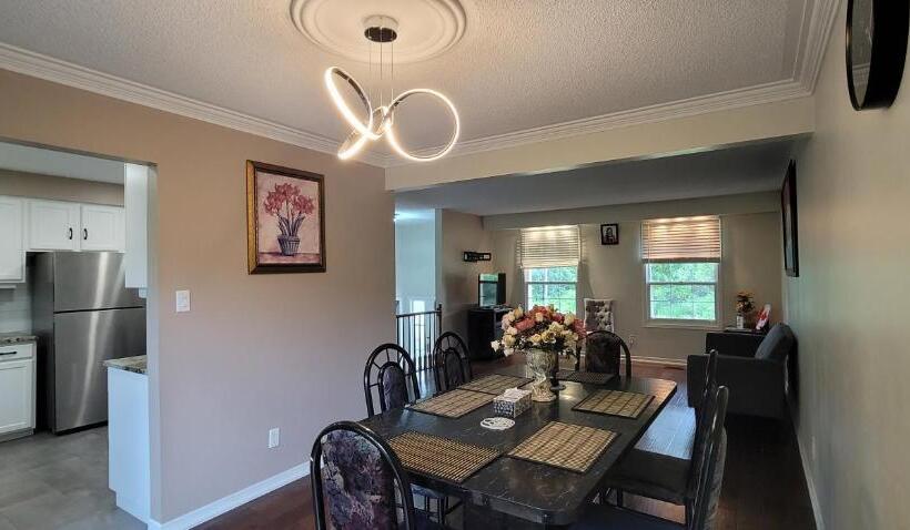 Bed and Breakfast Niagara Falls Villa With Private Pool, Hottub, Water View And Breakfast