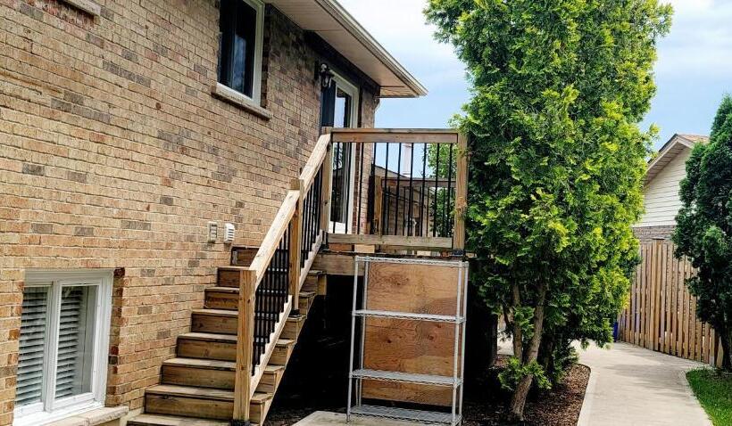 Bed and Breakfast Niagara Falls Villa With Private Pool, Hottub, Water View And Breakfast