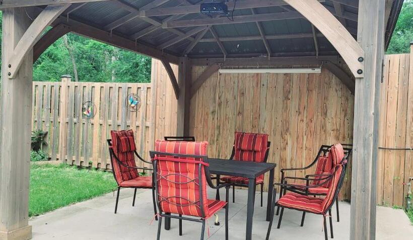 Bed and Breakfast Niagara Falls Villa With Private Pool, Hottub, Water View And Breakfast