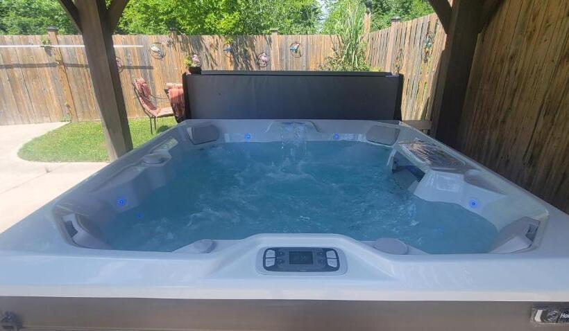 Bed and Breakfast Niagara Falls Villa With Private Pool, Hottub, Water View And Breakfast