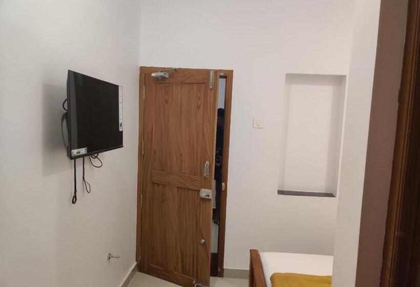 Отель Sri Balaji Lodging