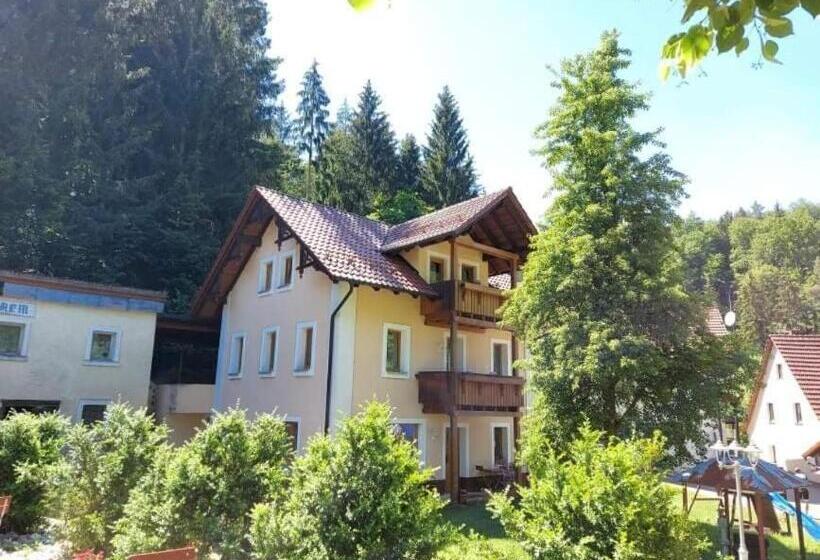 Jamas Hotel & Restaurant