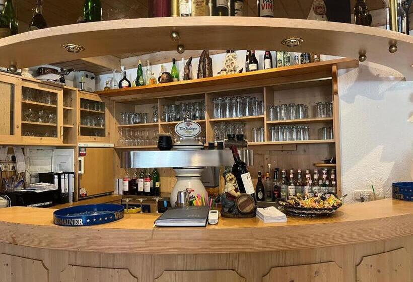 Jamas Hotel & Restaurant