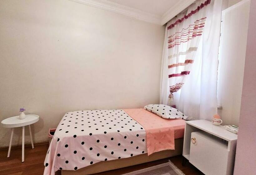 پانسیون Clover Flower House Only For Females Zeyti̇nburnu