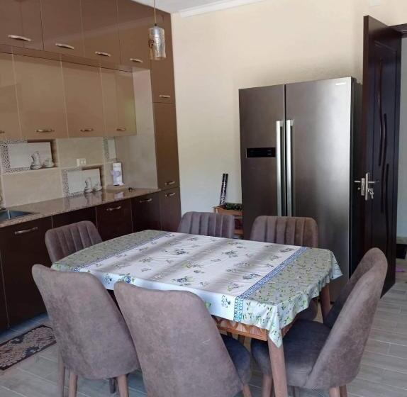 پانسیون Leoni