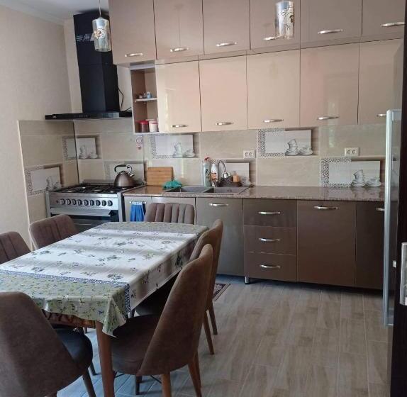 پانسیون Leoni