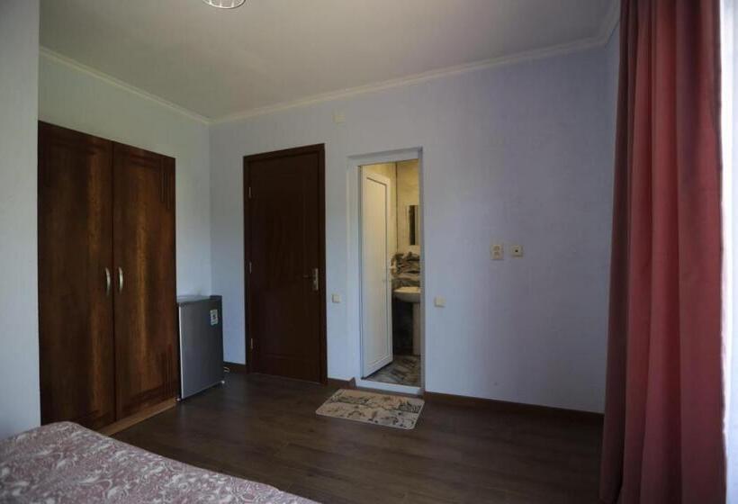 پانسیون Leoni