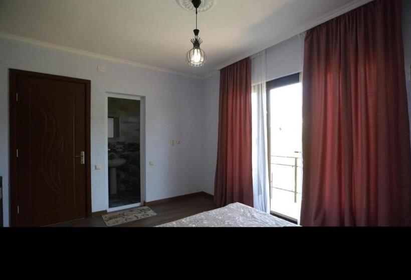 پانسیون Leoni