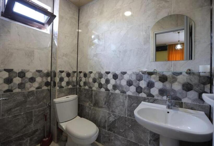 پانسیون Leoni