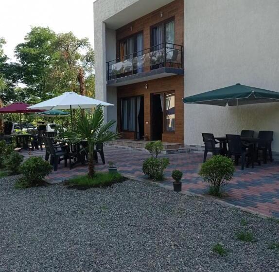 پانسیون Leoni