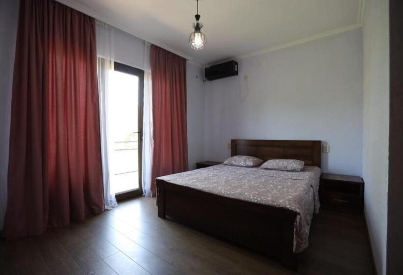 پانسیون Leoni