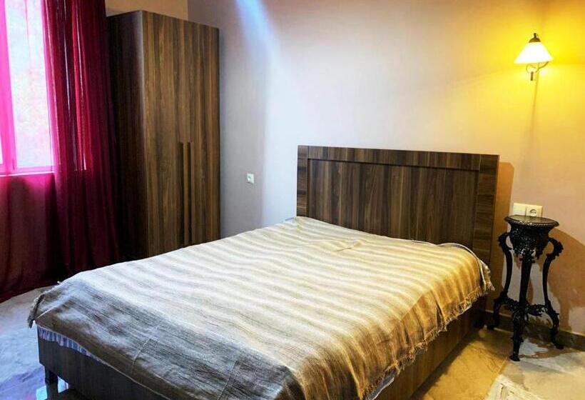 پانسیون Nargizi Guest House