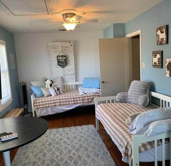 بنسيون Water S Edge Guesthouse Bandera