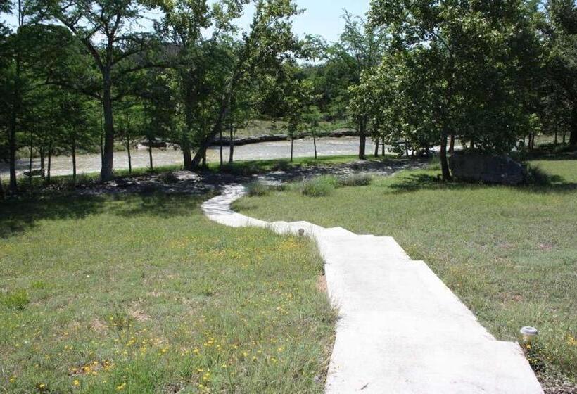 بنسيون Water S Edge Guesthouse Bandera