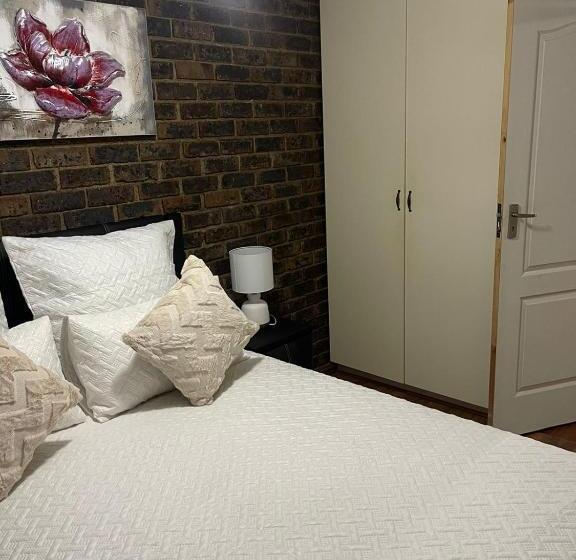 פנסיון We Love Properties Guest House