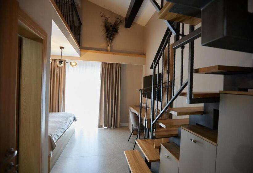 Pensiune Restaurant Pizzerie 2 Păuni