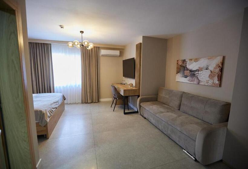 Pensiune Restaurant Pizzerie 2 Păuni