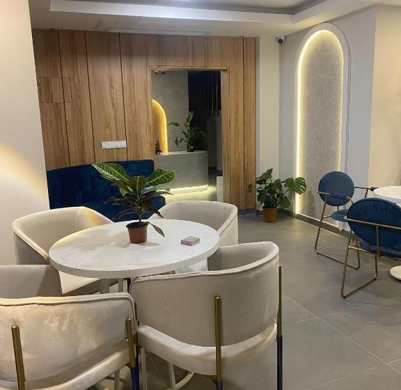 Rosella Royal Suit   روزيلا رويال