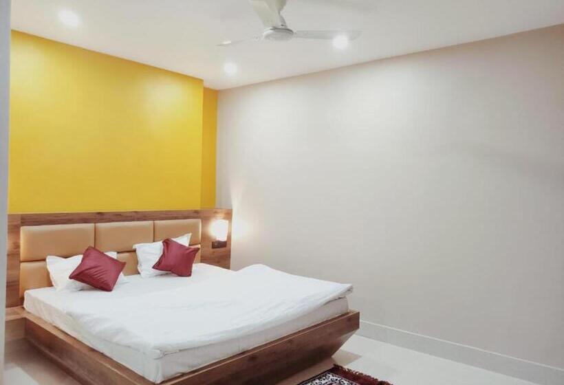 호텔 Vaishnavi Near Baba Dham Temple