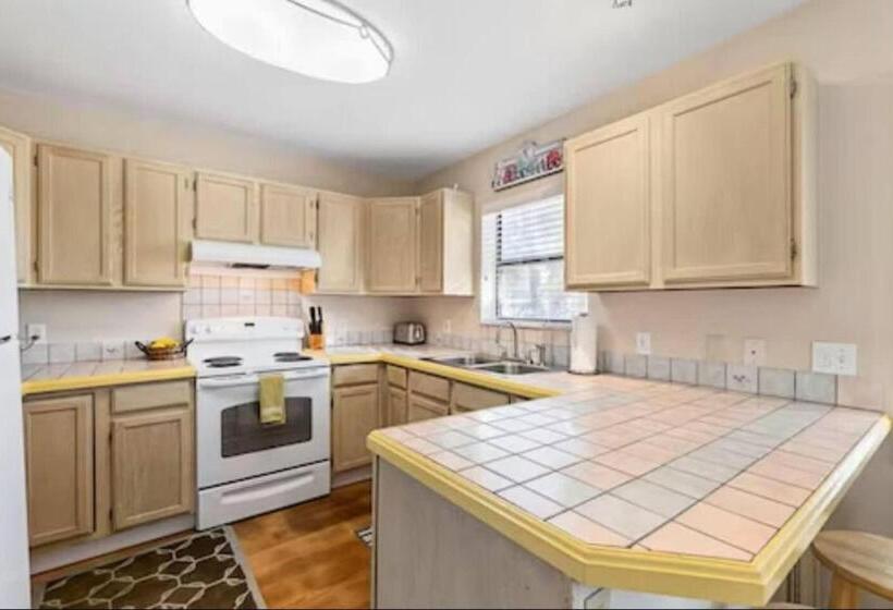 فندق صغير Beach Cottage Steps From The Ocean