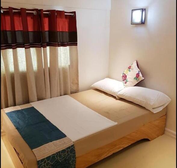 فندق صغير Rj Travellers Inn