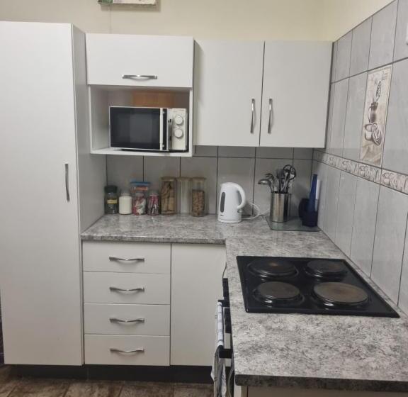 צימר Margate Home Feeling Guesthouse House