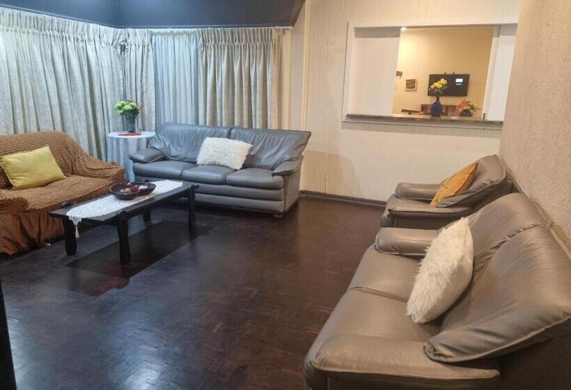 צימר Margate Home Feeling Guesthouse House