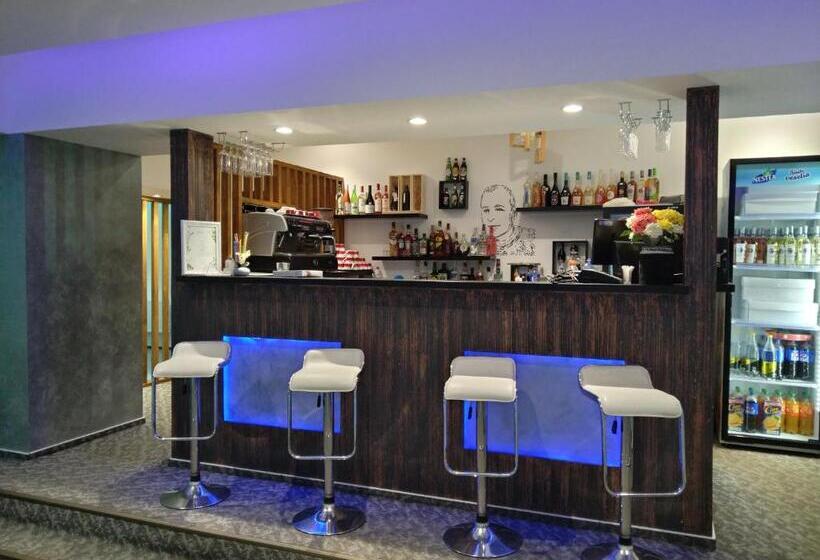 مبيت وإفطار Popasul Lui Gicuță