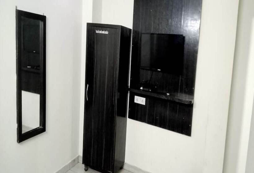 Отель A V International