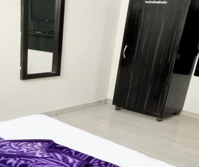 Отель A V International