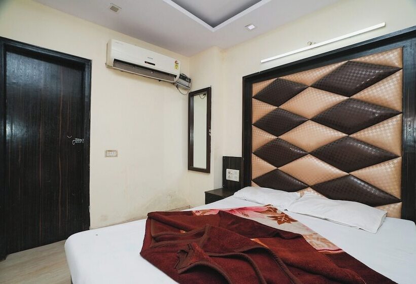 Отель A V International