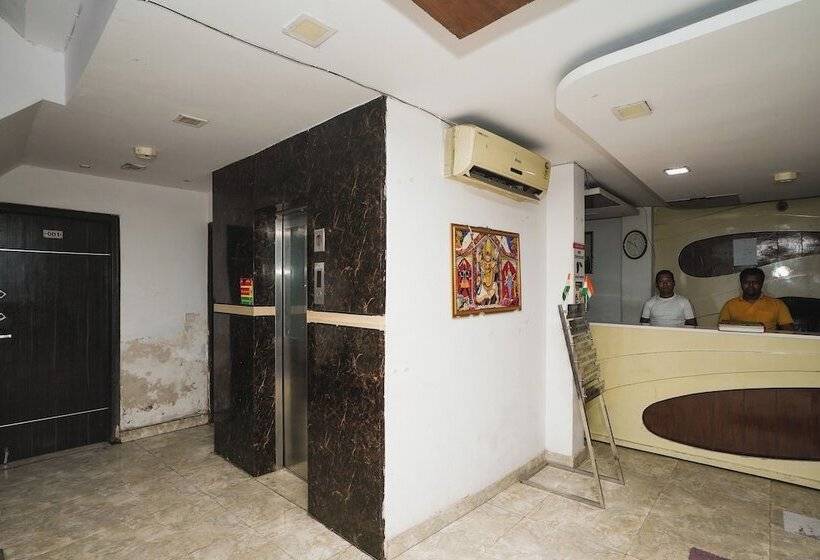 Отель A V International