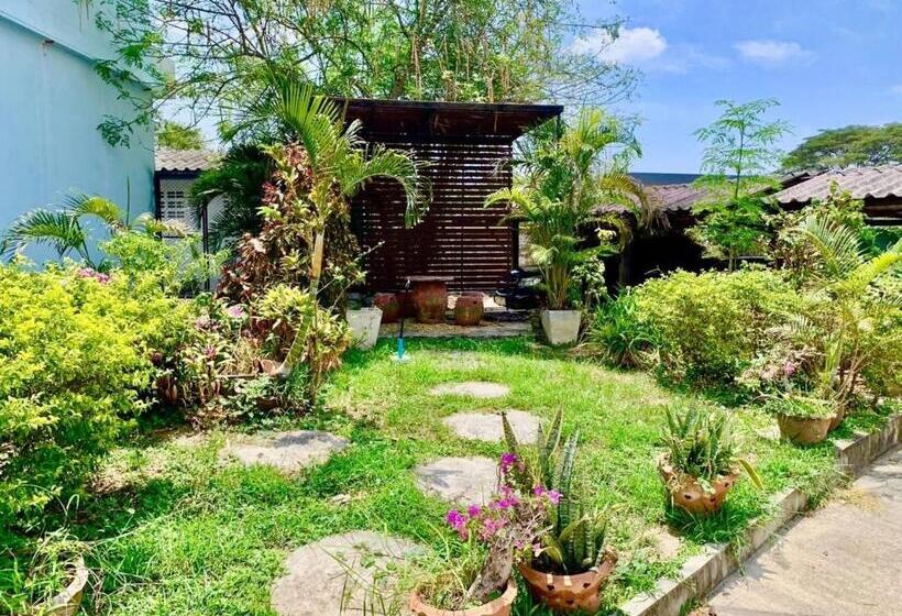 Отель Baan Kenpoo Resort