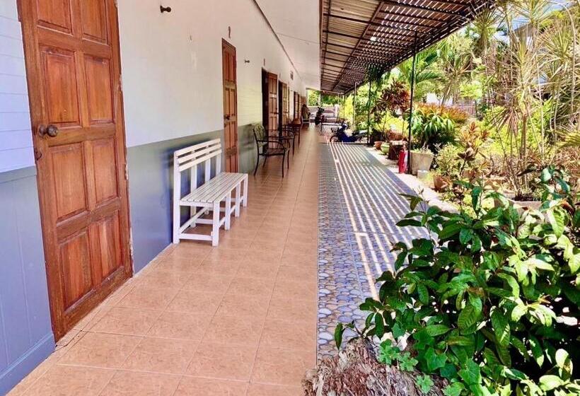 Отель Baan Kenpoo Resort