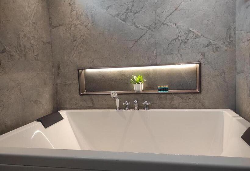 هتل The Dibrugarh Resort