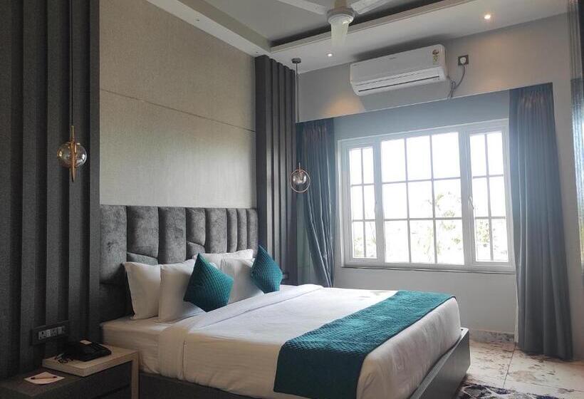 هتل The Dibrugarh Resort