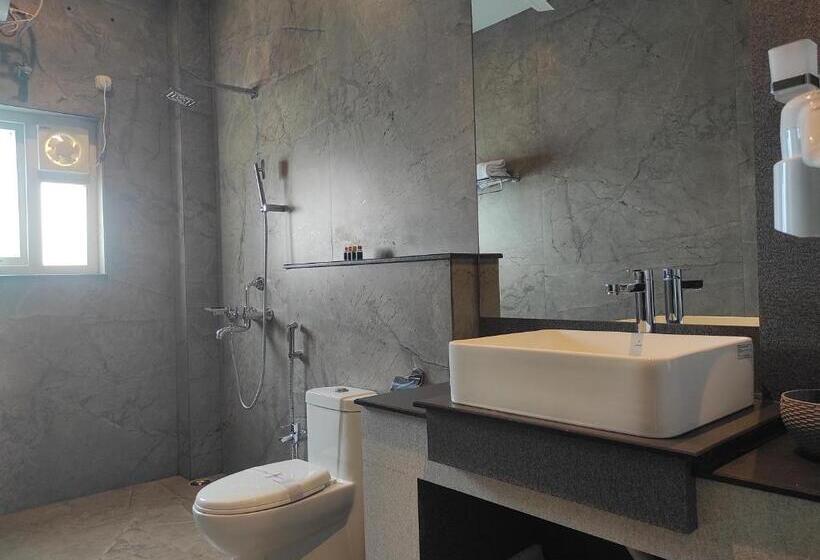 هتل The Dibrugarh Resort